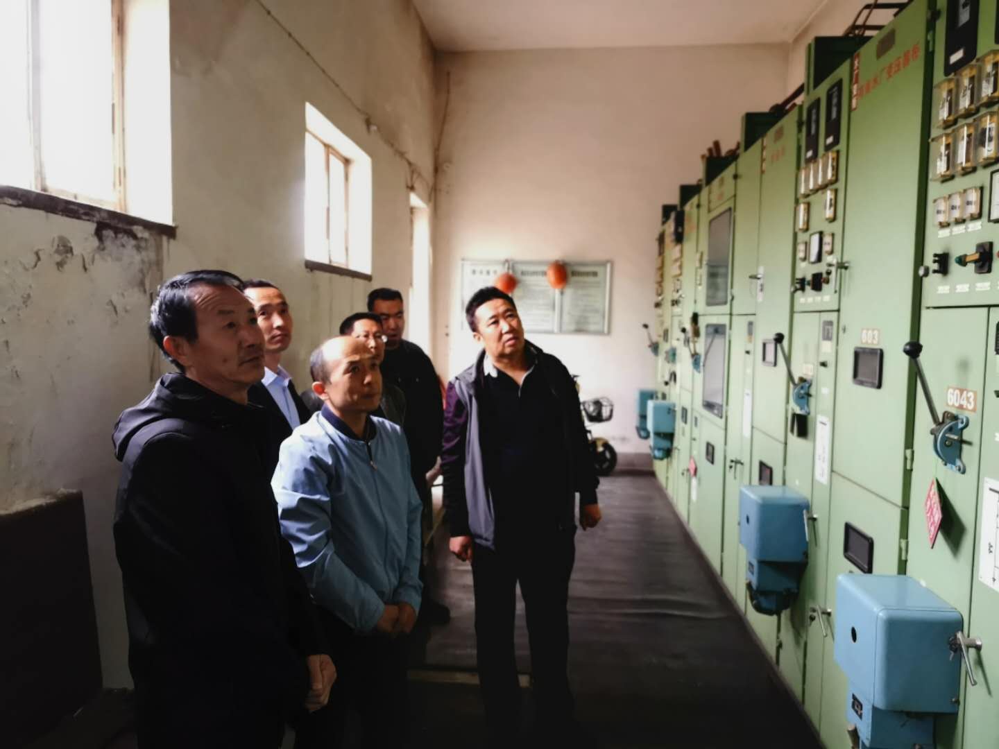 公司總經(jīng)理王建人在供水、污水生產(chǎn)一線開展風險隱患排查.jpg